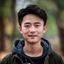 爱妻艺用户李大明头像，年轻男性，眼神真诚，室外自然光拍摄